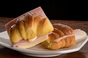 Medialunitas jamón y queso